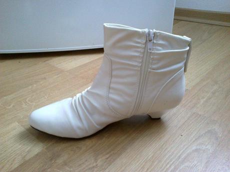 Pohodlné členkové čižmičky biele, 38