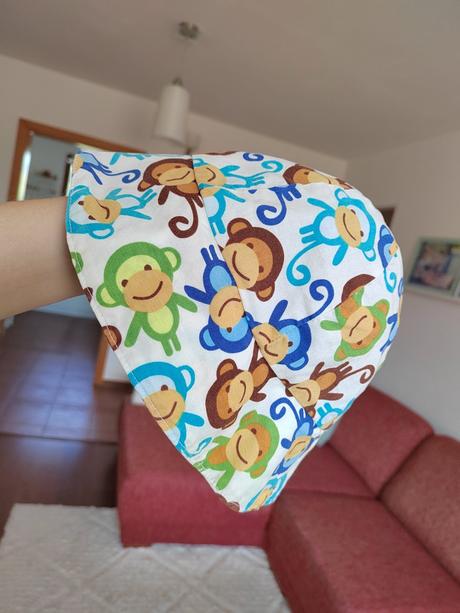 Letný klobúk s opicami, 98