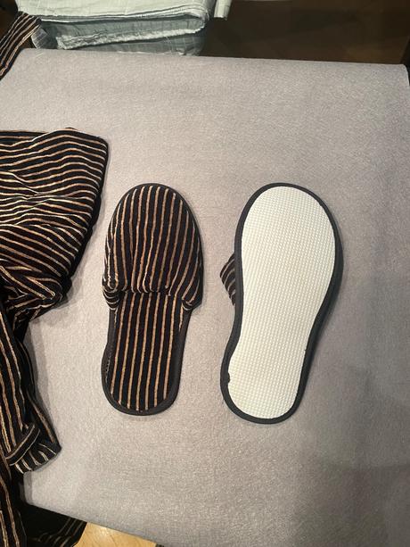 Pánsky župan a papuče, l