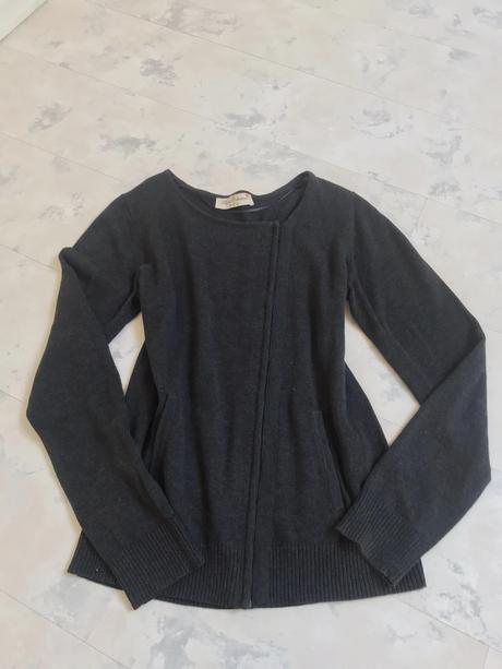 Svetrík s asymetrickým zipsom, l