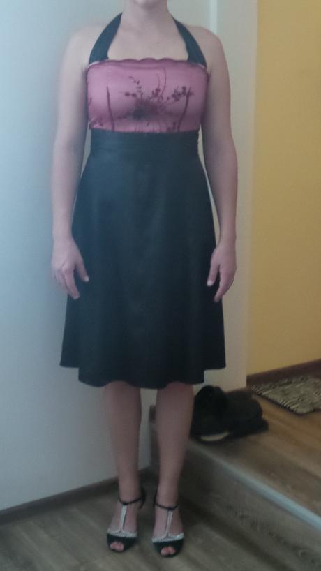 Krátke spoločenské šaty, 40