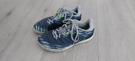 Futsalová obuv eskudo 500, kipsta,35