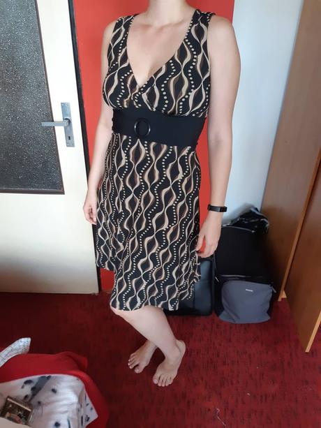 Hnedo čierne šaty, 38