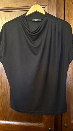 Čierny padavý top bruuns bazaar, s