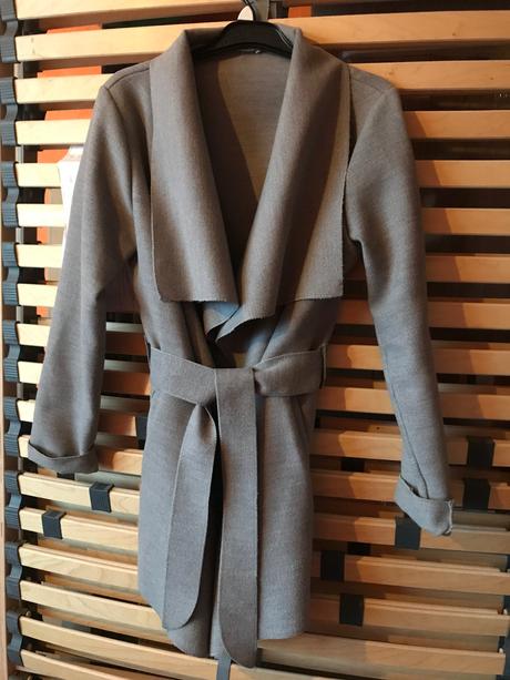 Príjemý trečkot s opaskom, s