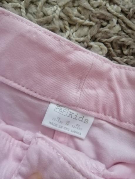 Kraťasy - výborný stav, f&f,152