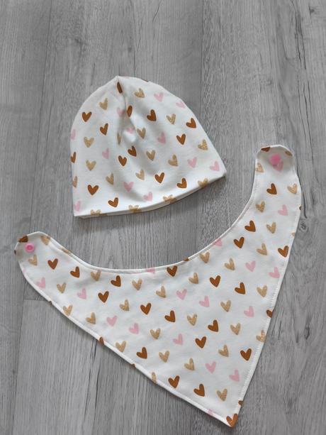 Súprava čiapka + slintacik 6-9 mesiacov, 62