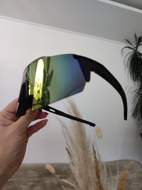 Športové slnečné okuliare,