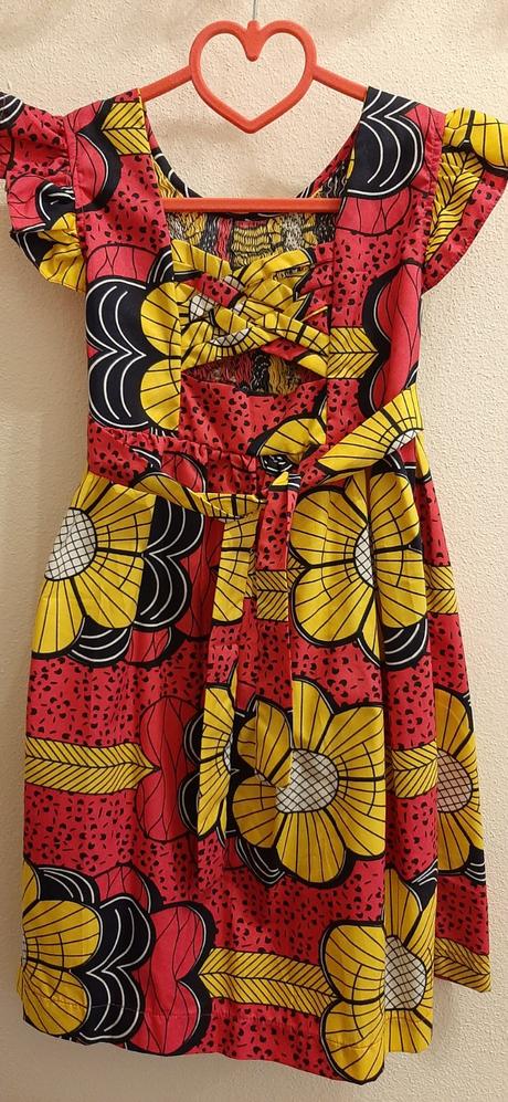 Dievcenske saty, eu 122, 122