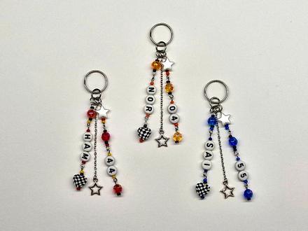 Rozne ručne robené prívesky aj s témou formuly 1, 