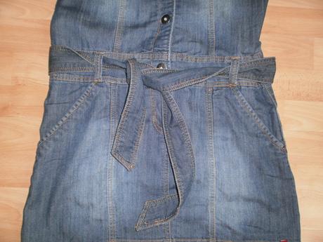 Párkrát oblečené rifľové šaty s opaskom, sam73,38