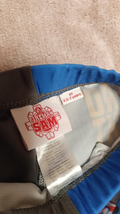 Plavkové šortky, 92