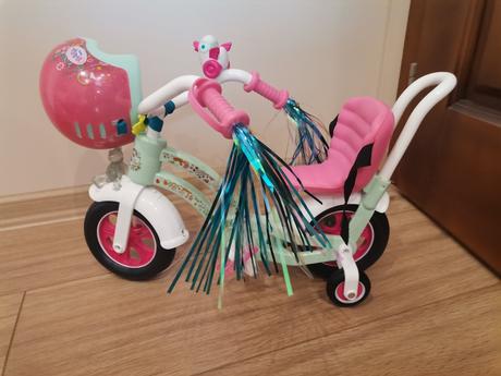 Baby born bicykel s prilbou, 