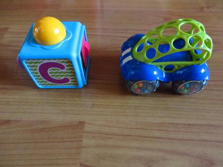 Prvé hračky - kocka, autíčko na úchop,