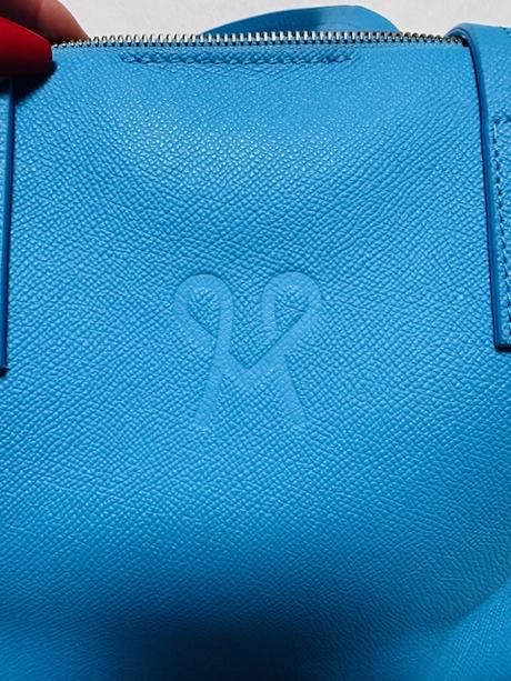 Stredne modrá kožená kabelka zn. magenta,