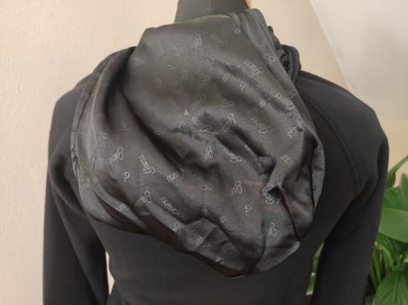 Guess čierna mikina s kapucňou s, s