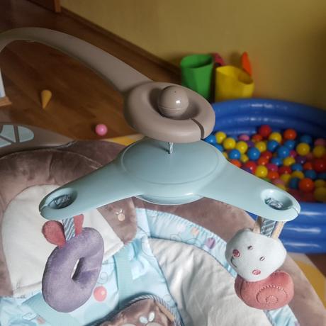 Hojdačka, kolíska a lehátko v jednom,