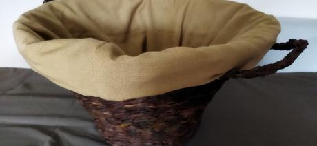 Veľky kôš pletený z papiera, 