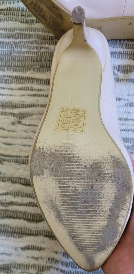 Krémové lodičky, 37