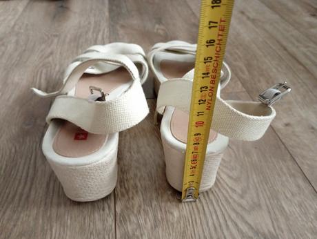 Svetlé krémové sandálky 37/38, 38