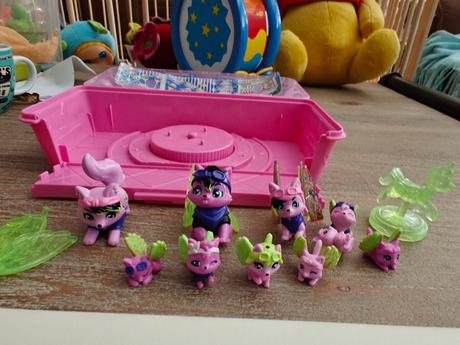 Hatchimals colleggtibles, dúhový rodinný vlci,