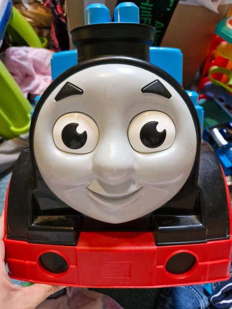 Uluzny box na stavebnicu lokomotíva tomas, 