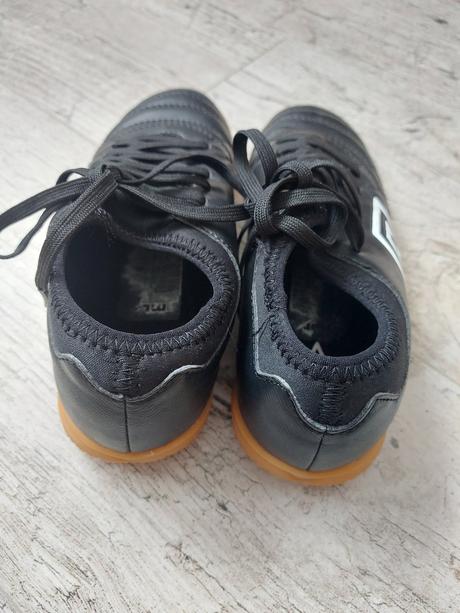 Halovky, umbro,34
