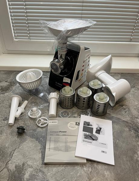 Mlynček na mäso bosch mfw3850b strúhač, odšťavovač, bosch