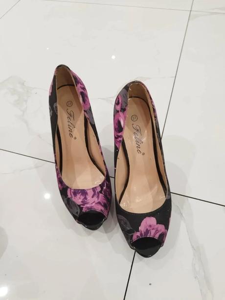 Lodičky na podpätku, 37