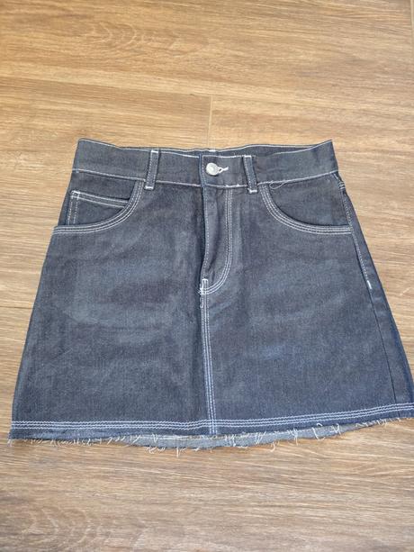 Lesklá sukňa č.140, 140