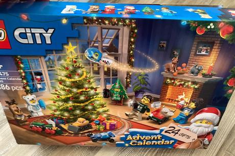 Lego city adventný kalendár 60475,
