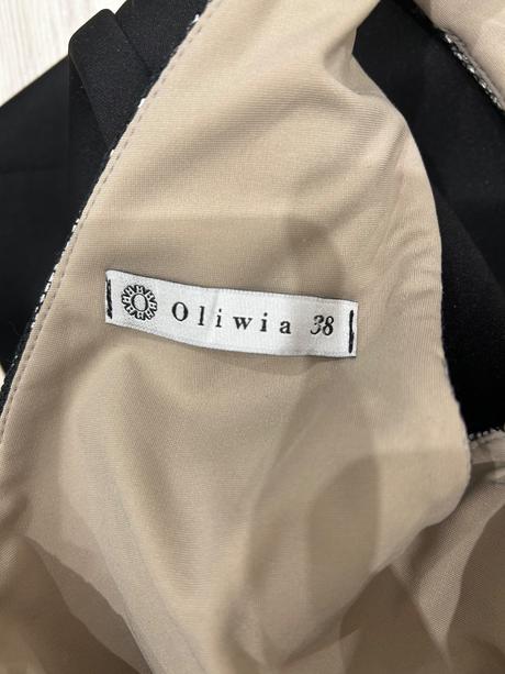 Čierne šaty s čipkou, 36