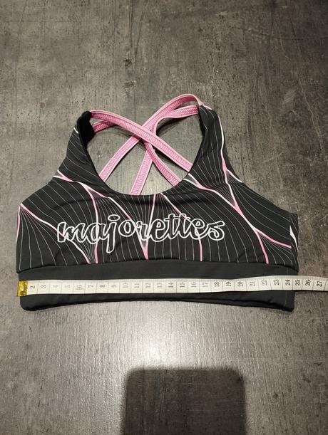 Mazoretkova podprsenka, 128