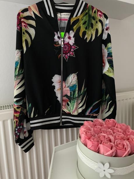 Bunda s kvetovymi motívmi, 34