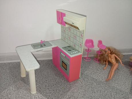 Barbie kuchyňa, barový pult, stoličky, riady, 