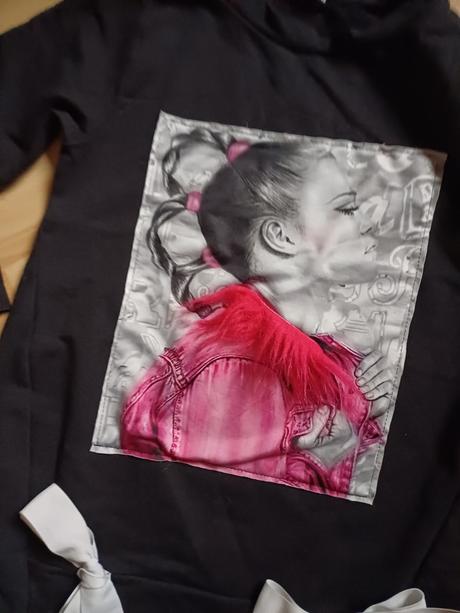 Asymetricka predlžena mikina, 110