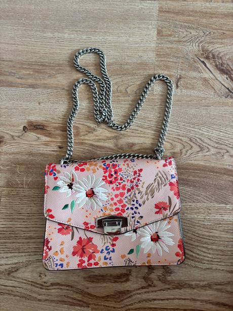 Kabelka mango, mango