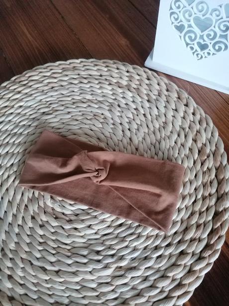 Čelenka nunu hneda, 98