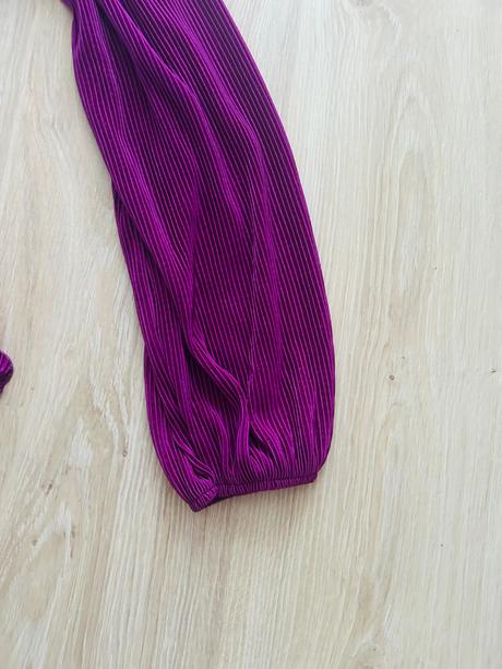 Nádherný plisovaný komplet značky greenapple, 