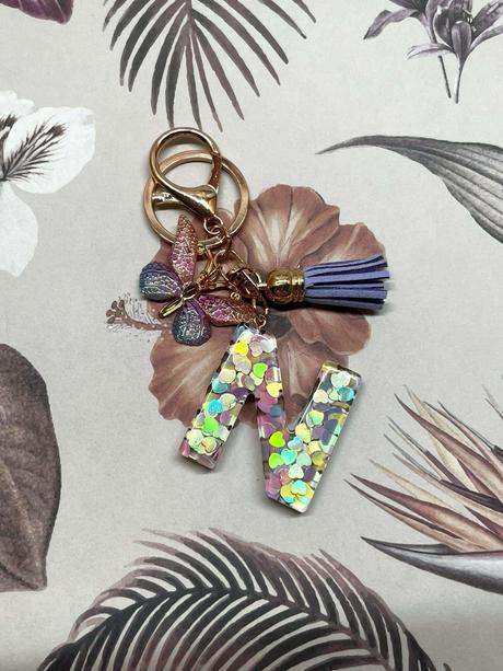 Ručne vyrobené živicové kľúčenky, 