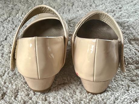 Lakovane bezove topanocky, 31