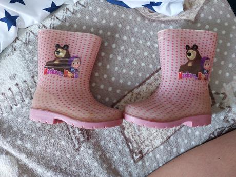 Dievcenske gumáky, 25