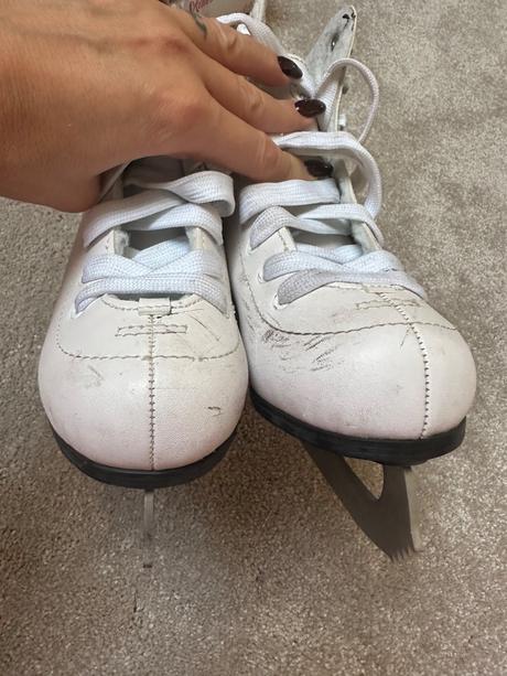 Dievčenské ľadové korčule, crowned,34