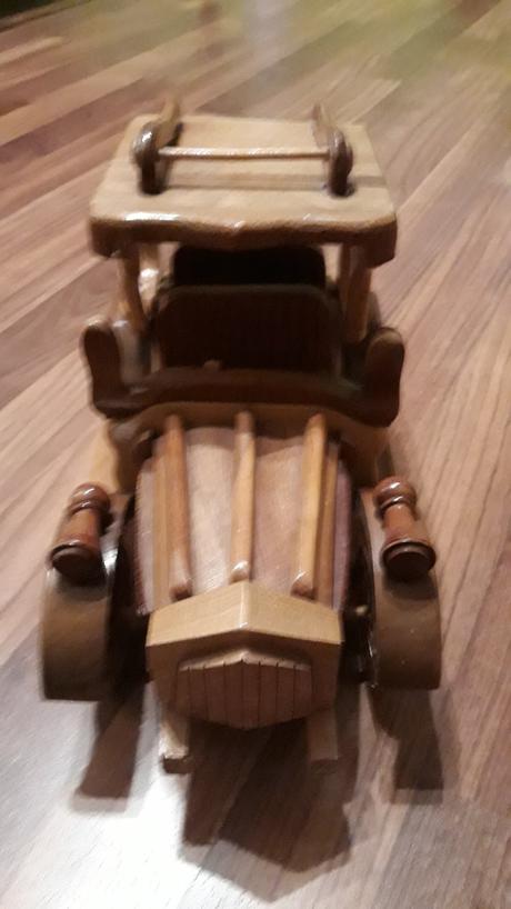 Predam retro drevene auto, 