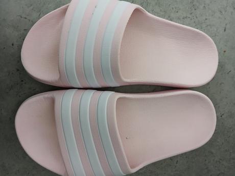 Bledoružove adidas šľapky super stav, adidas,29