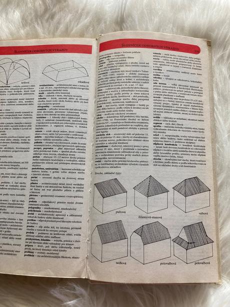 Hrady, zámky a kaštiele na slovensku (1990),
