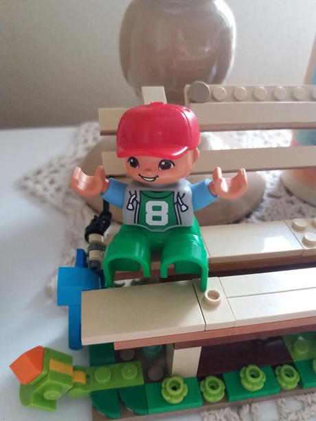 Lego duplo - chlapček so šiltovkou, 