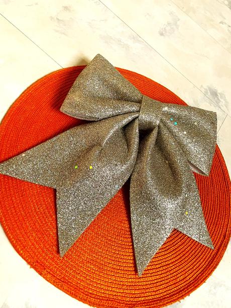 Zlatá vianočná mašľa,