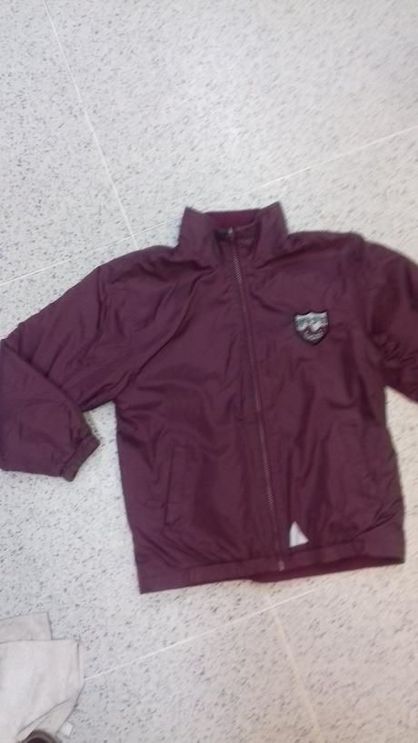 Obojstranná vetrovka - tak na 8-10 rokov, 140