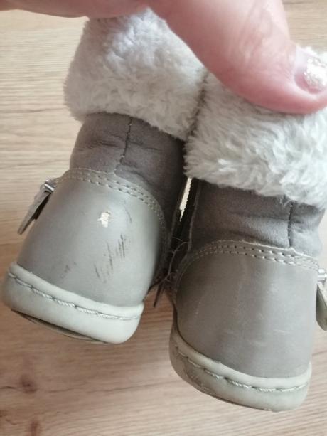 Teplé čižmičky, 23